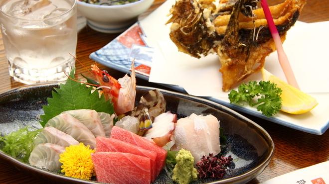 むつ五郎 - 料理写真:近海の旬魚も豊富にご用意しています