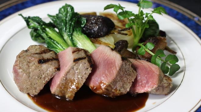 ル ベナトン - 料理写真:鹿フィレ肉のステーキ