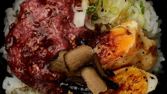 菅乃屋 - 料理写真:トリュフと馬肉の鉄鍋ご飯