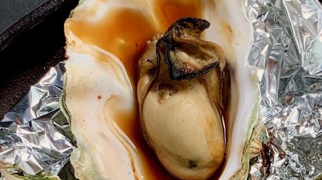 Oyster Bar ジャックポット - 料理写真:焼き牡蠣　お酒とお醤油