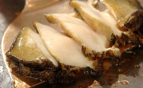 ステーキハウスハマ - 料理写真:『活き鮑の鉄板焼き』蒸し焼きにすると柔らかい食感です。