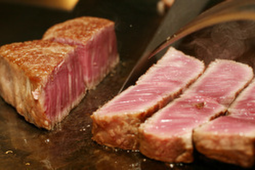 ステーキハウス ハマ - 料理写真:お客様の目の前で厳選素材が最高のお料理に変わっていきます。