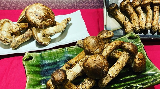 花・味兆 - 料理写真:吟味された素材・岩手県産松茸