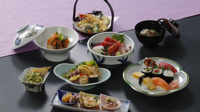 濱寿司 - 料理写真:3300円「梅の花」お手頃な価格で楽しめるコースです。