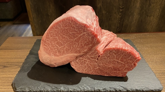 黒毛和牛焼肉 白か黒 - メイン写真: