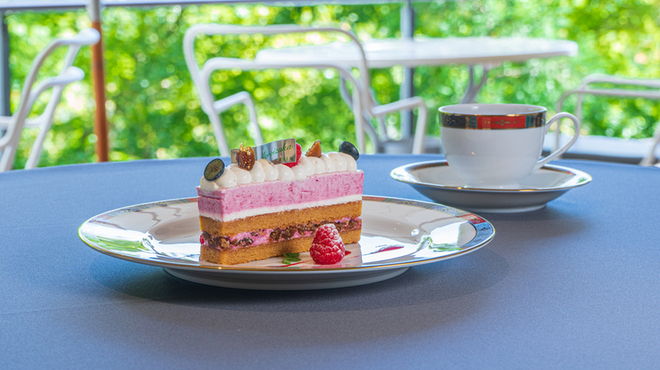 ラ パティスリー デュ ミュゼー パール トシ ヨロイヅカ La Patisserie Du Musee Par Toshi Yoroizuka 熱海 カフェ 食べログ
