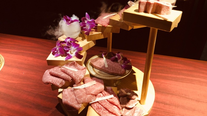 個室焼肉 晩翠 - 料理写真:三田名物神盛9980円（税別）