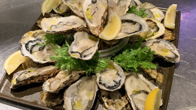 UOKIN PICCOLO - 料理写真:生牡蠣　1ケ　