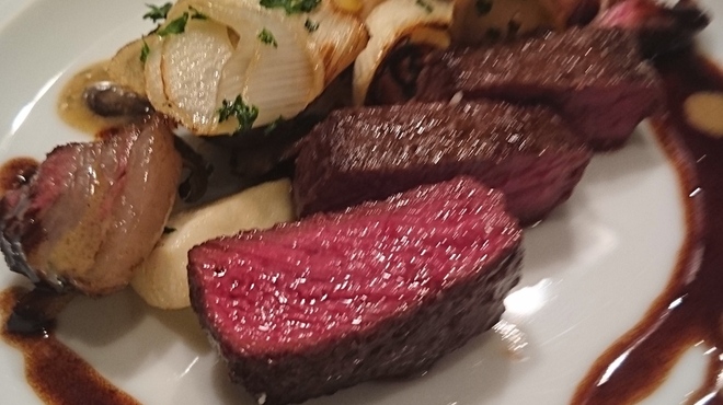 レストラン ル ボヌール - 料理写真:新鮮な蝦夷鹿はとても美味しいお勧めです♪