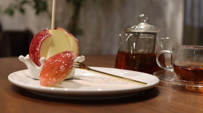 Candy Apple - 料理写真:りんご飴とドリンク
