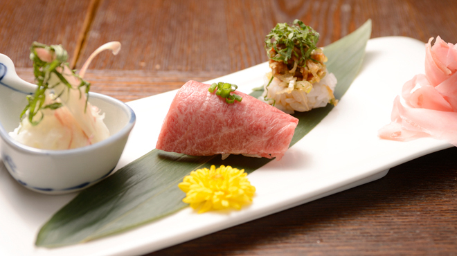舎人庵・とんぼ - 料理写真:お寿し三貫盛
