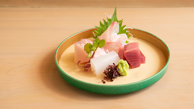 割烹 白鷹 - 料理写真:刺身盛り合わせ（鯛、鰆、かつを、いか）