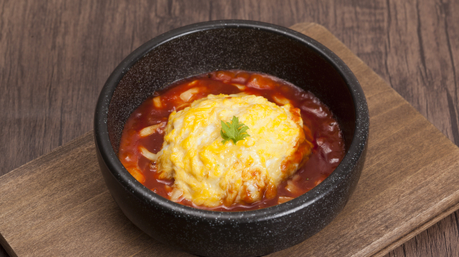 えすと - 料理写真:ふわとろチーズオムライス　トマトソース
