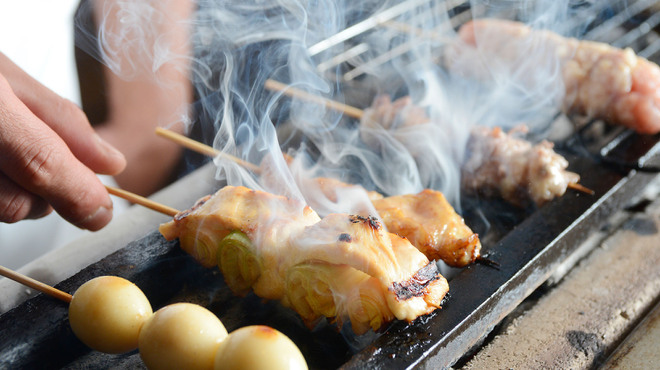 焼き鳥とワイン 萬鳥 - メイン写真: