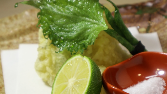 よし梅 - 料理写真:12月の揚げ物のひとつ