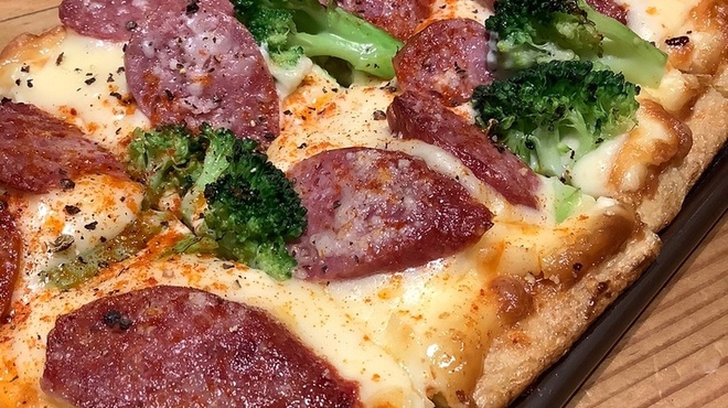松本藩酒場 酒楽 - 料理写真:馬ソーセージの大揚げピザ