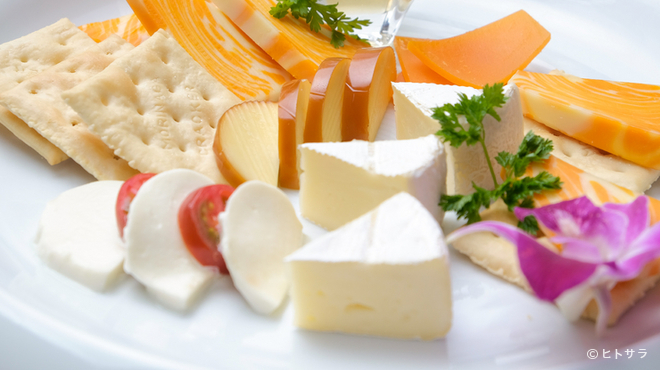 En - 料理写真:酒との相性も抜群『チーズの盛り合わせ』