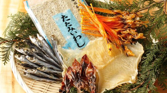 銀座 田舎家 - 料理写真:エイヒレやたたみいわしなど、魚貝類は５００円から。