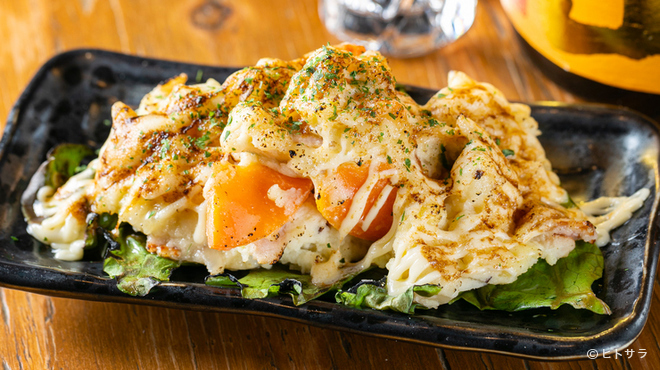 大衆酒場 ゑびす - 料理写真:香り良く、見栄えも良いお店自慢の一品『炙りポテトサラダ』