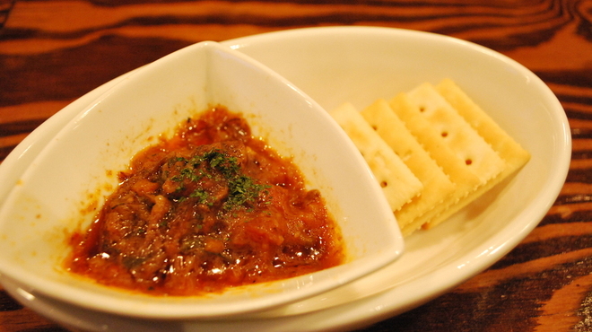 TAKOBIVA - 料理写真:野菜と一緒に煮込んだ牛すじを丸１日ワインに漬け込み、 その後４時間トマトと煮込んだ店長渾身の煮込み。 必ず赤ワインを頼みたくなる濃厚な逸品です。