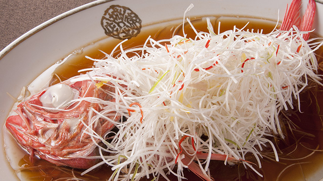 城北飯店 - 料理写真:本日の鮮魚の姿蒸し葱油ソース