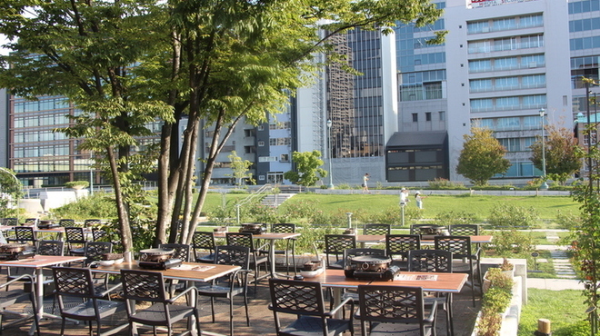 “R” Riverside Grill & Beer Garden - メイン写真: