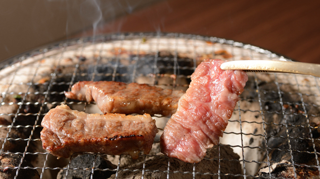 炭火焼肉・ホルモン 旭 - メイン写真: