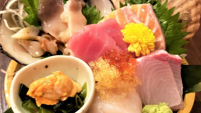 北海道ダイニング 小樽食堂 - 料理写真:特上刺身盛り～漁師盛り 五種　新鮮！旨い！魚介・季節の魚を盛り込んだお値打ちの『桶』\1,760(二人前)