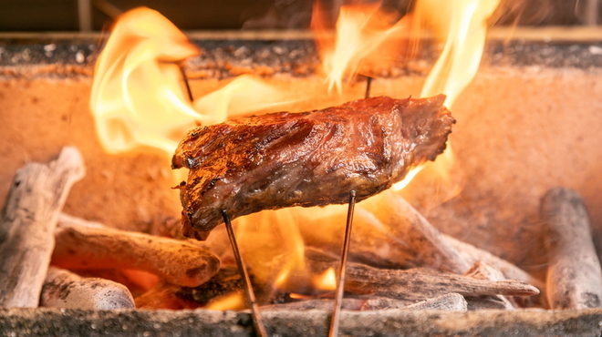 和牛ステーキ割烹 だいすけ - 料理写真:炭焼きの風景