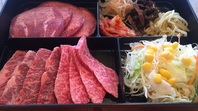 金剛苑 - 料理写真:三種盛ランチ