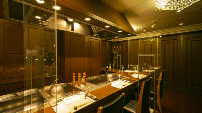 ステーキハウス 大和 - 内観写真: