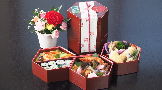 京料理・寿司 竹林 - 料理写真:母の日折り詰お料理。お花付き