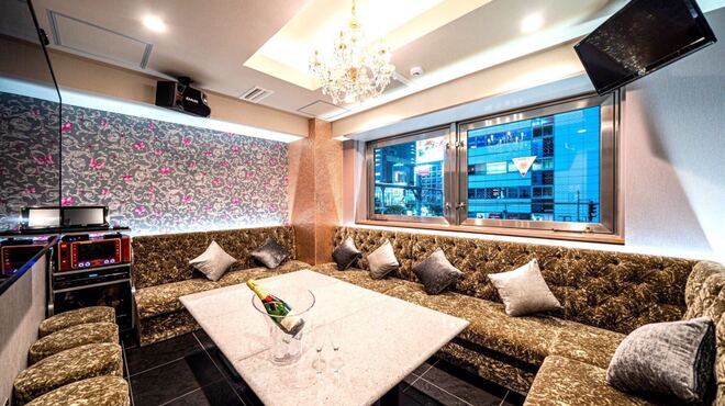 LUXURY BAR PALACE - メイン写真: