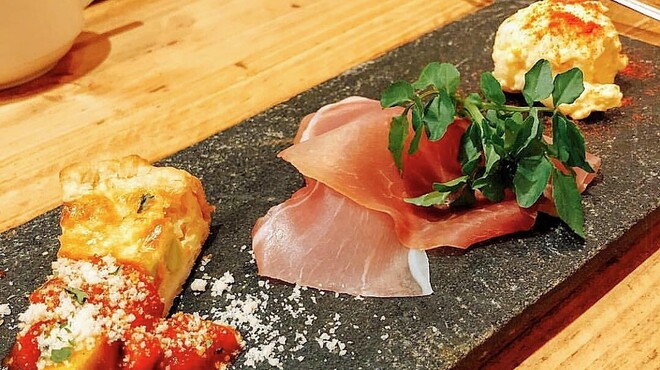 Solomons ソロモンズ 明治神宮前 ダイニングバー ネット予約可 食べログ