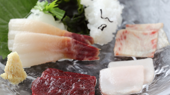 ふぐくじら - 料理写真:五つの味わい・五つの食感　　鯨のお造りをご堪能！