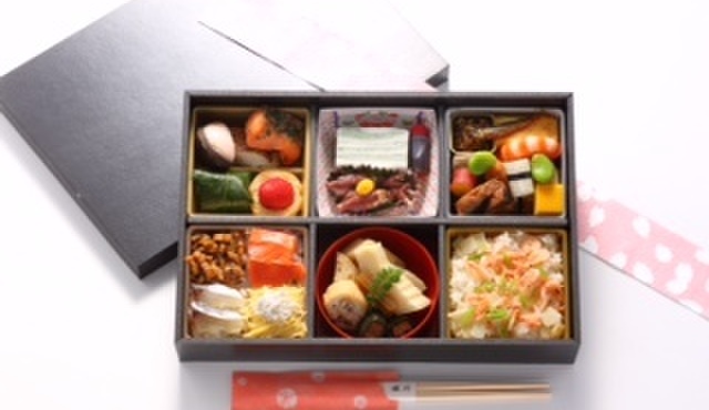 御料理 堀川 - 料理写真:【期間限定】「夜桜弁当」
