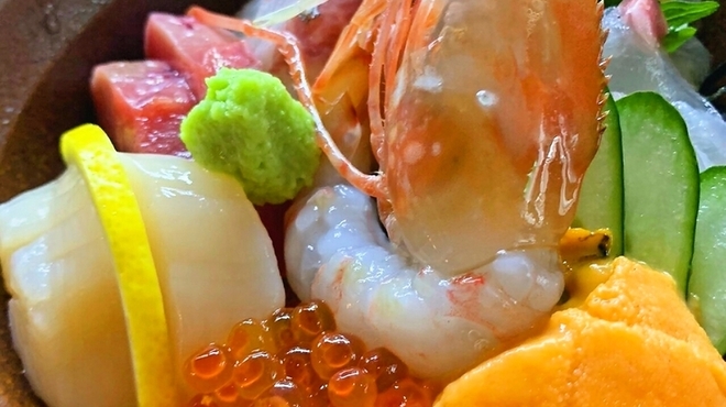 おいしい寿司と活魚料理 魚の飯 - メイン写真: