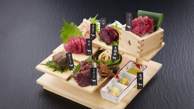 門前酒場山里 - 料理写真:道産子馬刺し豪華特選盛り