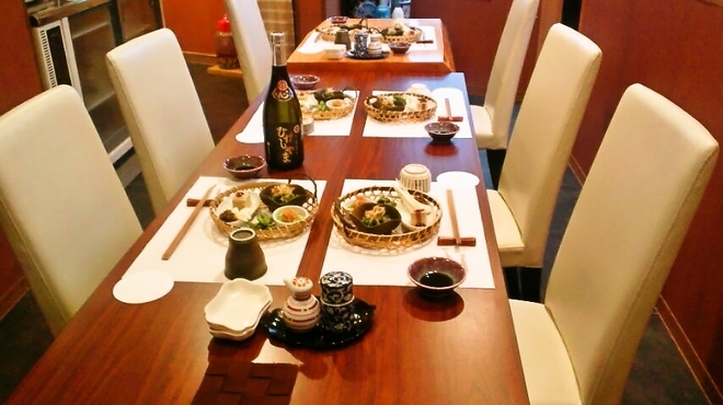 Higashiyama - 内観写真:テーブル席