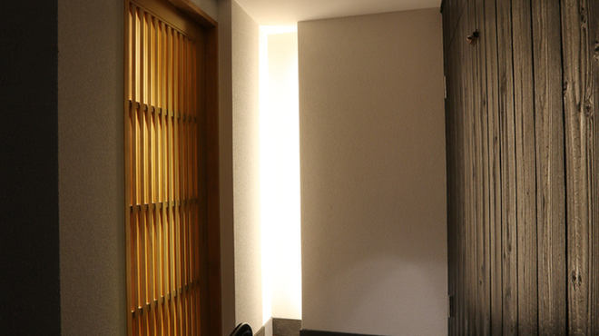 日本料理 まめ福 - 外観写真:エントランスのスロープ