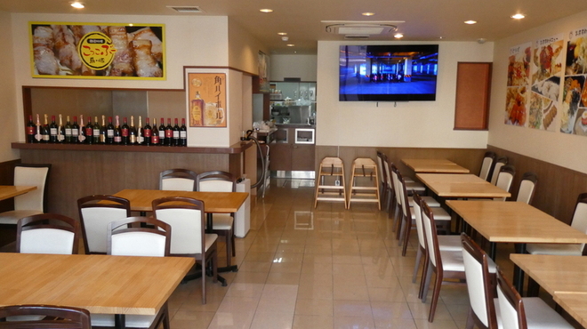 韓国料理こっこぶー - 内観写真:65V, 55Vの大型テレビにて常時韓流スターの映像が流れます。