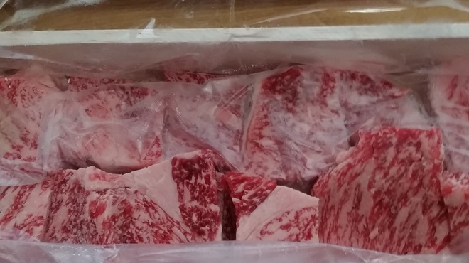 大井 - 料理写真:「サイコロステーキ」？　イエイエ、ちゃんとしたロースを切って下さってるような切り身がいっぱいです⭐️❤️良心的ですね♬（╹◡╹）♡