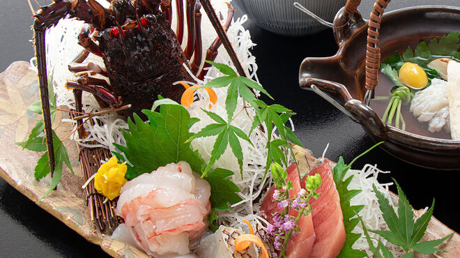 割烹　菱屋 - 料理写真:伊勢海老と秋の味覚会席