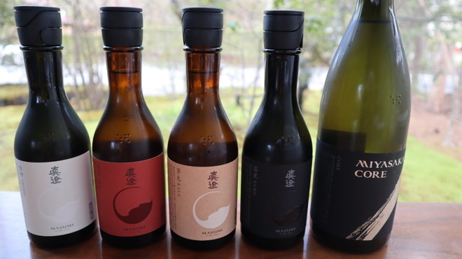 無彩庵　池田 - ドリンク写真:ある日の日本酒、バイザグラス。温度帯を変えて。