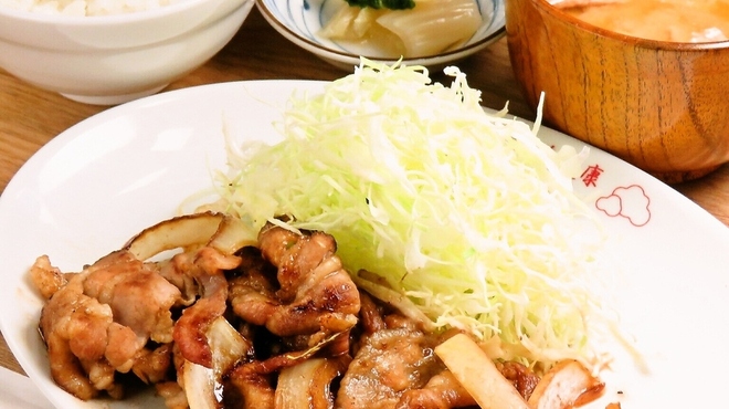 恵比寿ハジカミ - 料理写真:国産豚を使用した【豚肉の生姜焼き】がメインの定食！キャベツとご飯を好きなだけ食べれます！