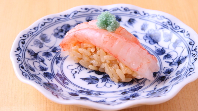 鮨うら山 栄離れ - 料理写真:甘海老昆布〆