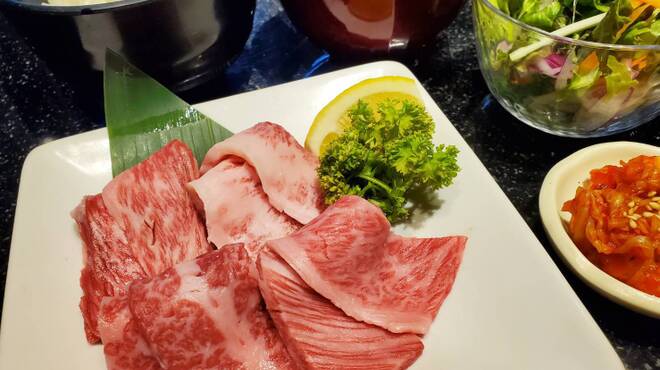 A5仙台牛焼肉食べ放題 肉十八 - 料理写真: