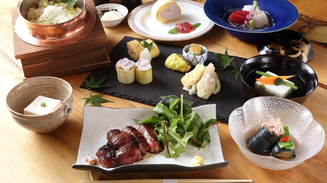 釜飯と割烹料理のお店 KIRAKU - メイン写真: