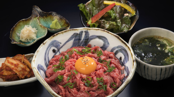牛刺しと焼肉 仔虎 - 料理写真: