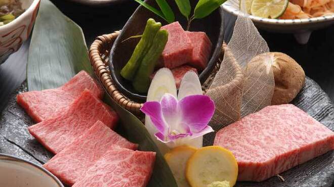 備長炭焼肉としゃぶしゃぶ 仔虎 - メイン写真: